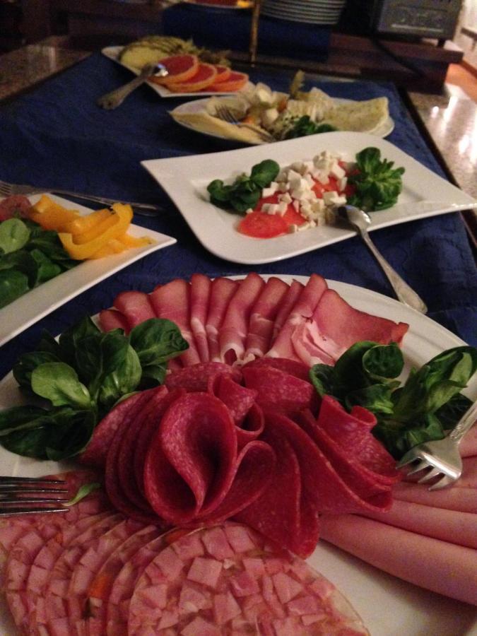 Marktplatzhotel - Restaurant Tafelspitz ไวน์ไฮม์ ภายนอก รูปภาพ